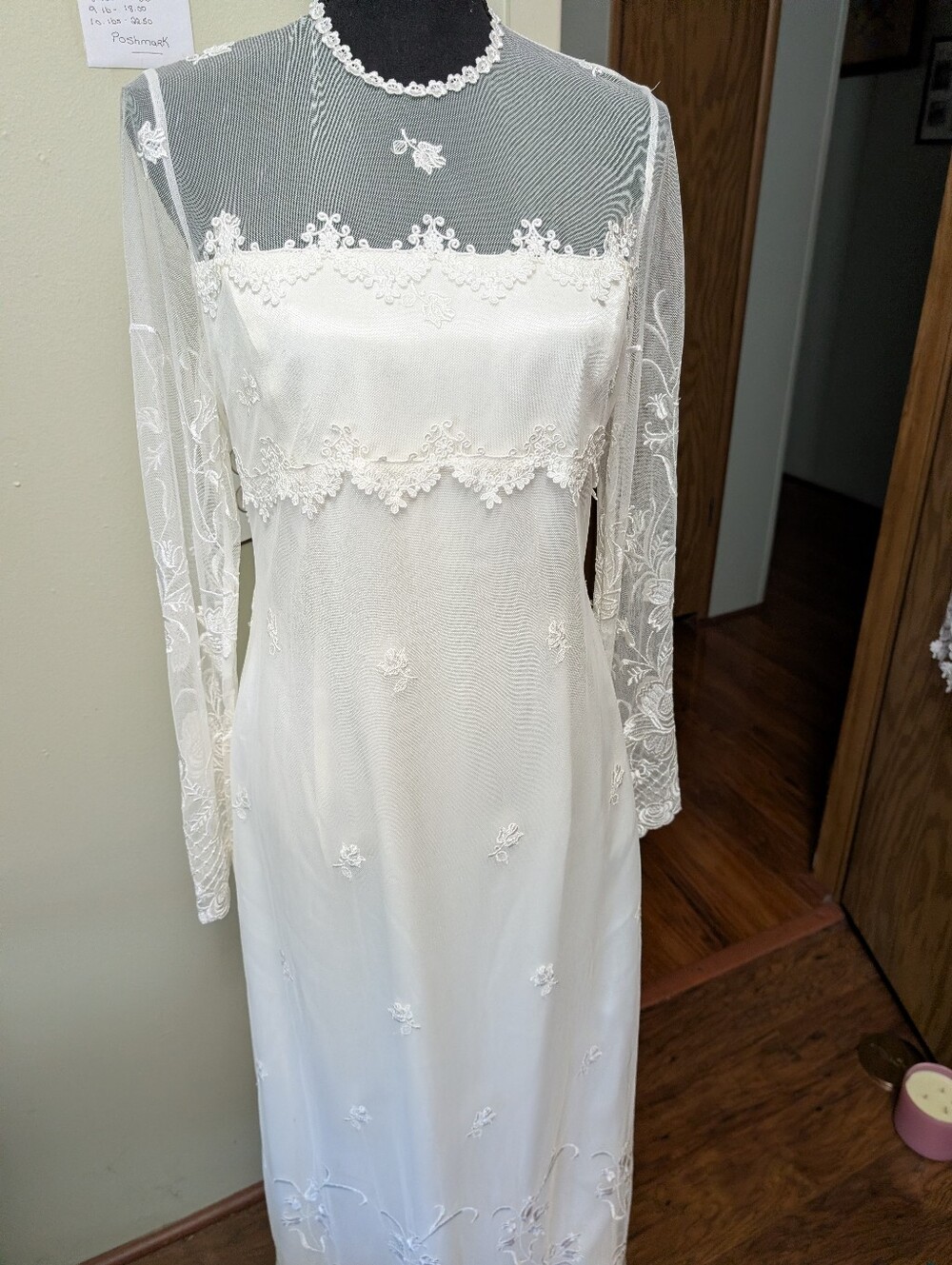 Jessica McClintock Gorgeous Vintage Lace Wedding Dress
-NWT Size 10 - Picture 15 of 16